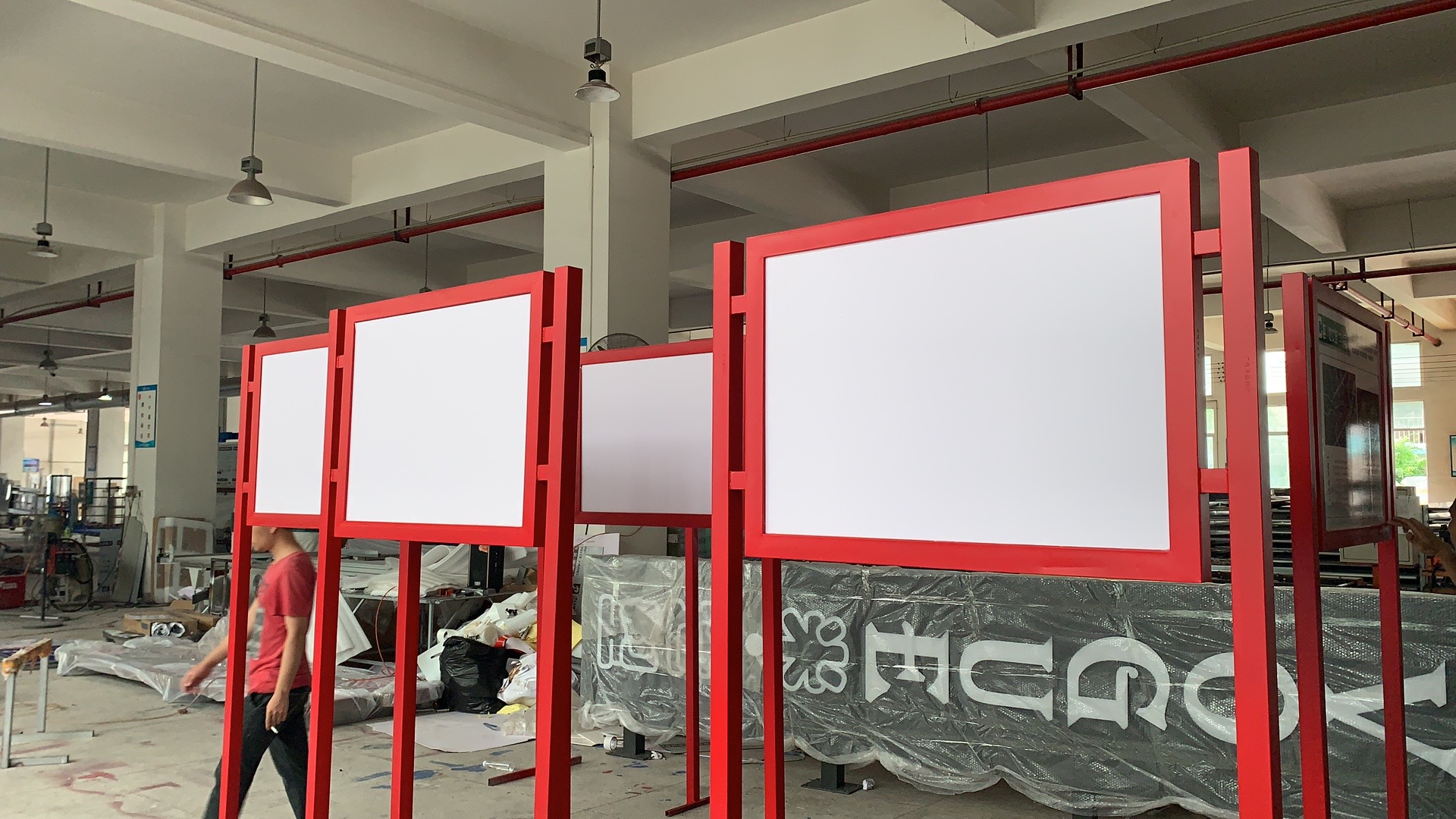 宣传栏用不锈钢好看又耐用——【申博sunbet标识，标识制作厂家】